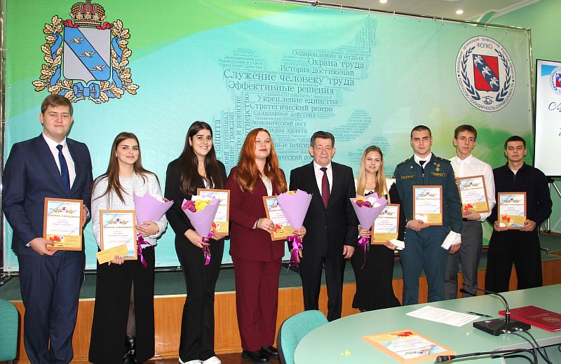 Обучающимся вручили свидетельства профсоюзных стипендиатов