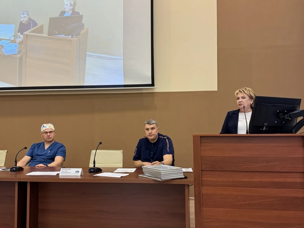 Председатель Курской областной организации Профсоюза посетила Курский онкоцентр